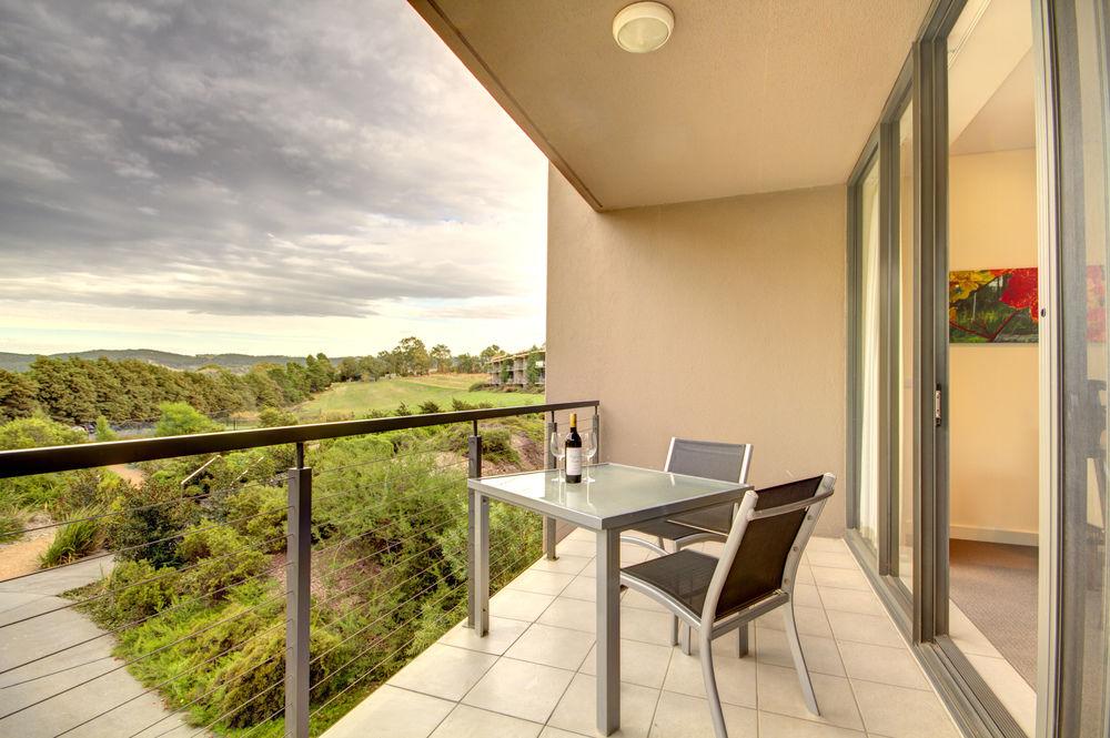 Balgownie Estate Yarra Valley Yarra Glen Exterior foto A balcony