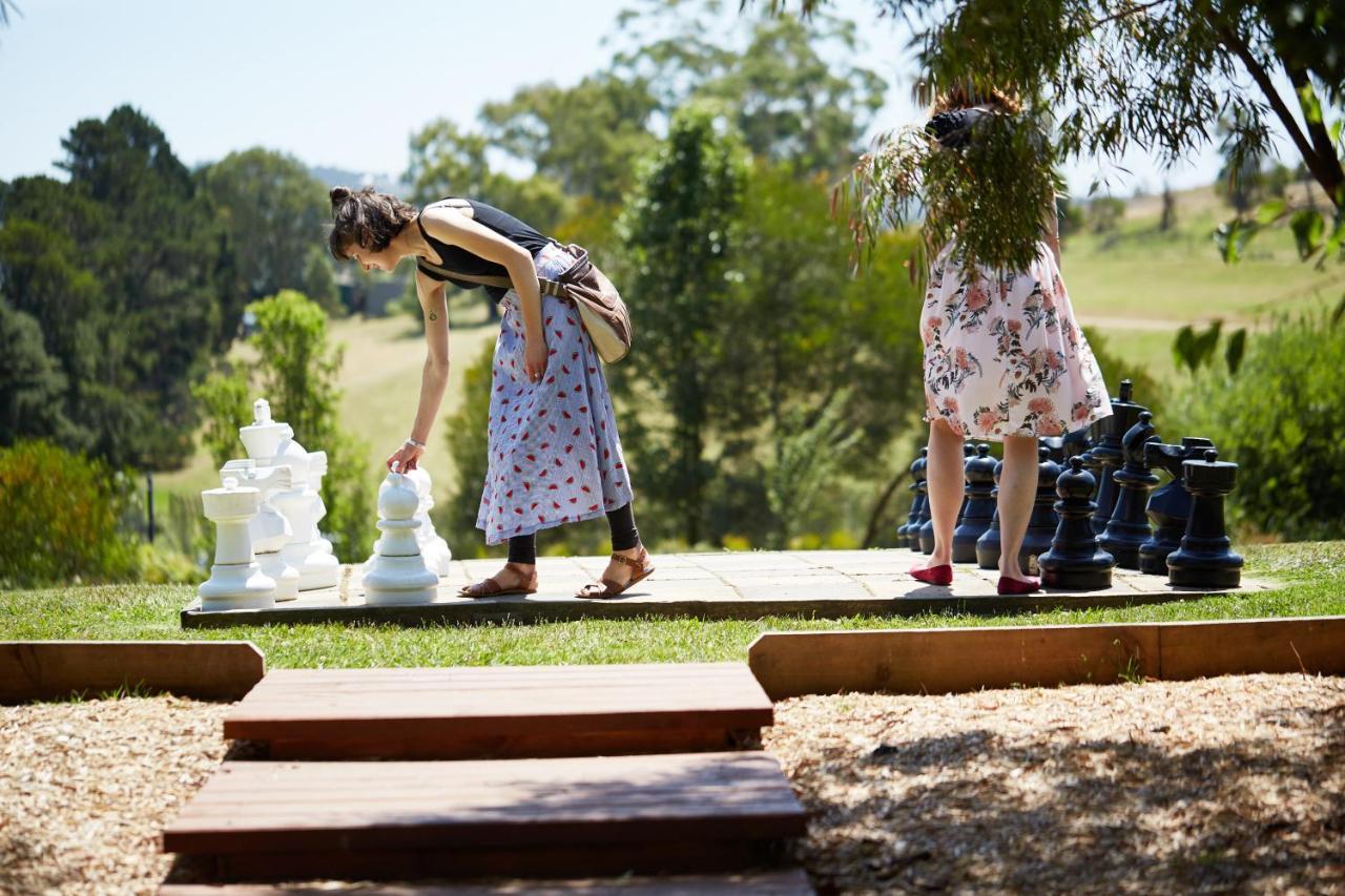 Balgownie Estate Yarra Valley Yarra Glen Exterior foto The giant chess set at the Hunter Valley Gardens