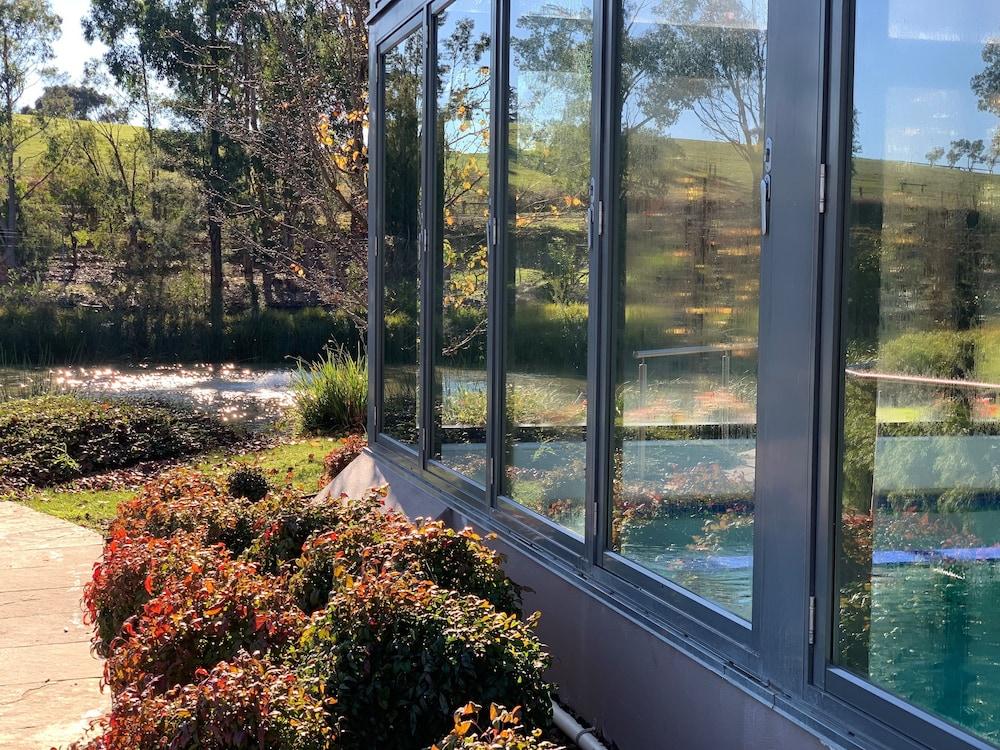 Balgownie Estate Yarra Valley Yarra Glen Exterior foto The view from the library