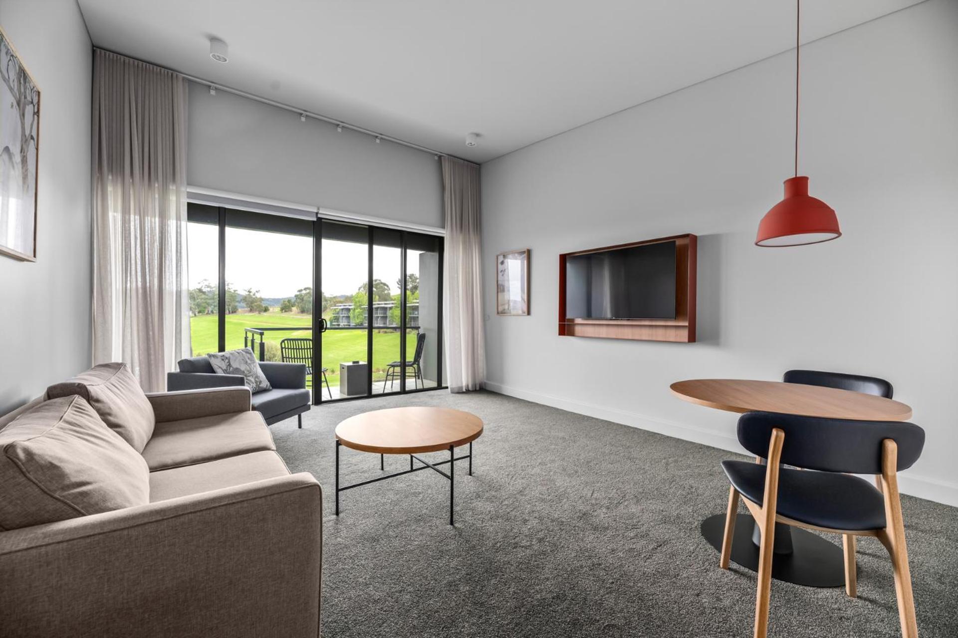 Balgownie Estate Yarra Valley Yarra Glen Habitación foto A living room with a television